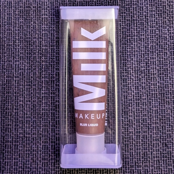 Milk Makeup Blur Liquid Matte Foundation in Deep (deep with neutral undertones) - Picture 3 of 5